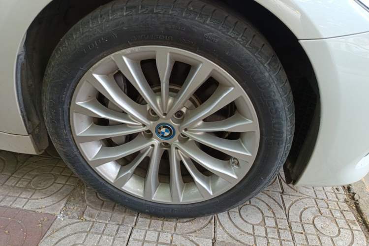 Used BMW 5 Series New Energy 2019 Updated Version 530Le Luxury Package Right Front Wheel Hub