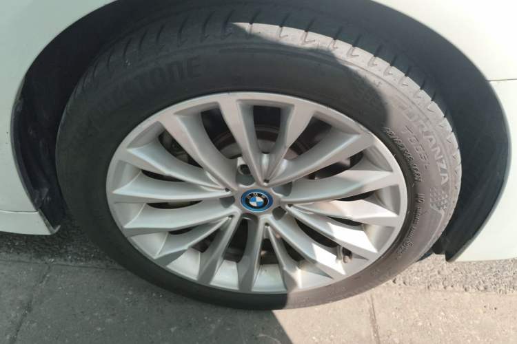 Used BMW 5 Series New Energy 2019 530Le Luxury Package Right Front Wheel Hub