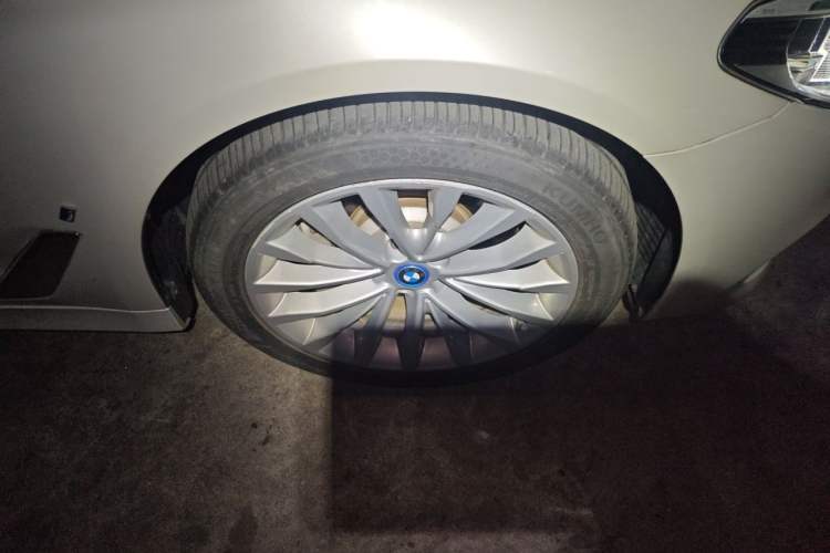 Used BMW 5 Series New Energy 2019 Updated Version 530Le Luxury Package Right Front Wheel Hub