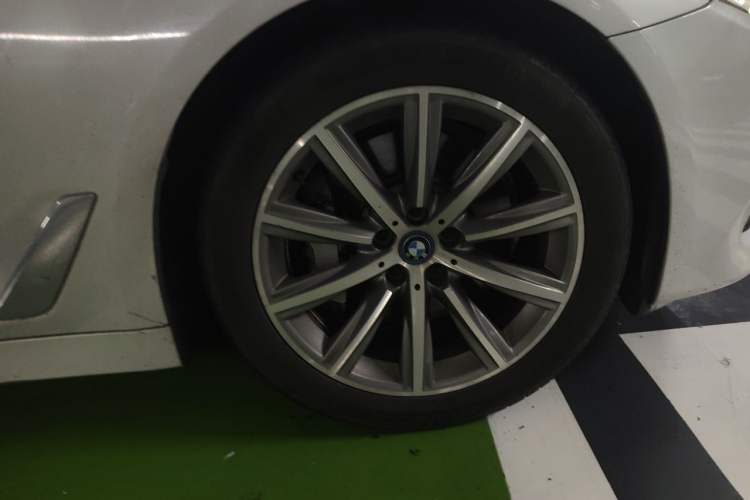 Used BMW 5 Series New Energy 2019 530Le Luxury Package Right Front Wheel Hub