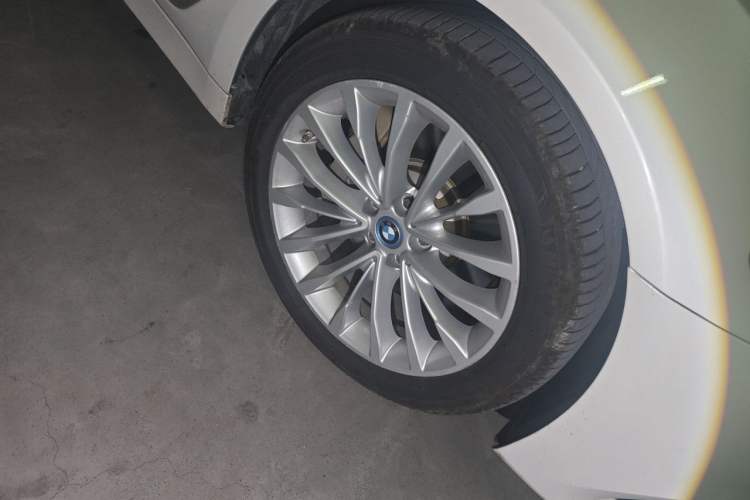 Used BMW 5 Series New Energy 2019 Updated Version 530Le Luxury Package Right Front Wheel Hub