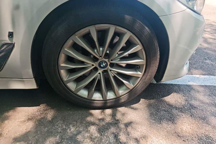Used BMW 5 Series New Energy 2019 530Le Luxury Package Right Front Wheel Hub