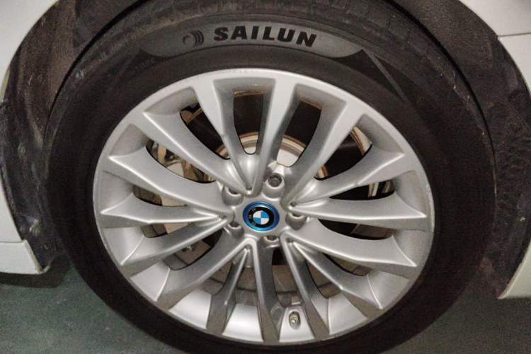 Used BMW 5 Series New Energy 2019 Updated Version 530Le Luxury Package Right Front Wheel Hub