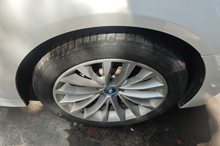 Used BMW 5 Series New Energy 2019 Updated 530Le Pioneer Edition Right Front Wheel Hub