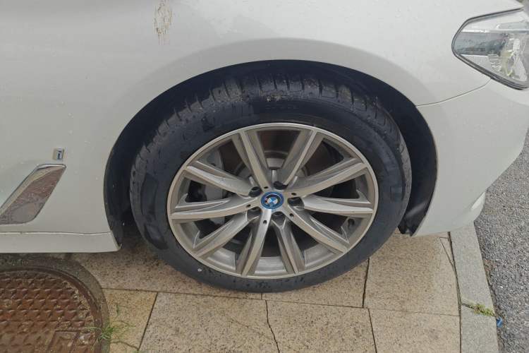 Used BMW 5 Series New Energy 2019 530Le Pioneer Edition Right Front Wheel Hub