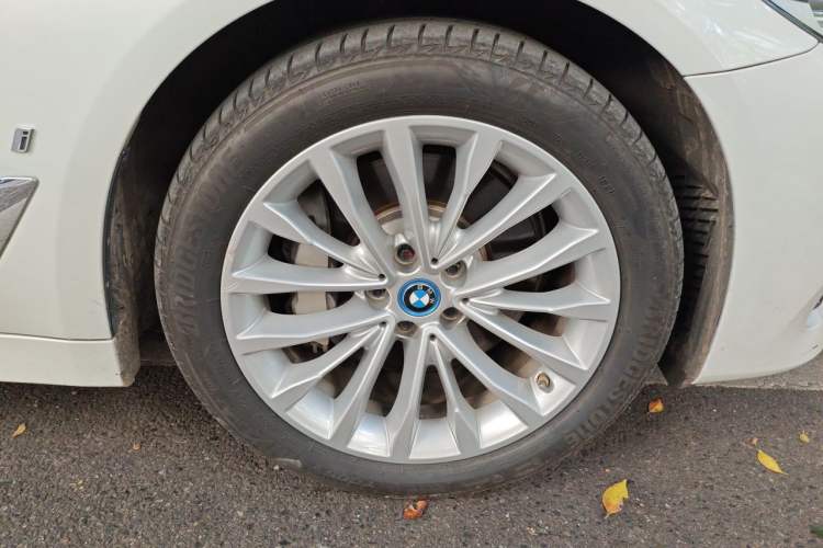 Used BMW 5 Series New Energy 2019 Updated Version 530Le Luxury Package Right Front Wheel Hub