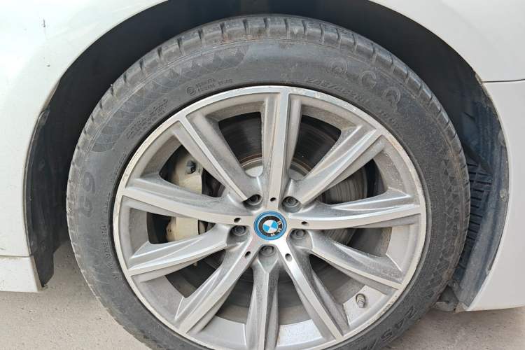 Used BMW 5 Series New Energy 2019 530Le Luxury Package Right Front Wheel Hub