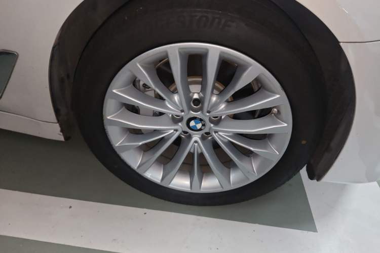 Used BMW 5 Series New Energy 2019 Updated Version 530Le Luxury Package Right Front Wheel Hub