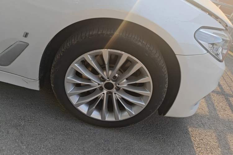 Used BMW 5 Series New Energy 2019 530Le Luxury Package Right Front Wheel Hub