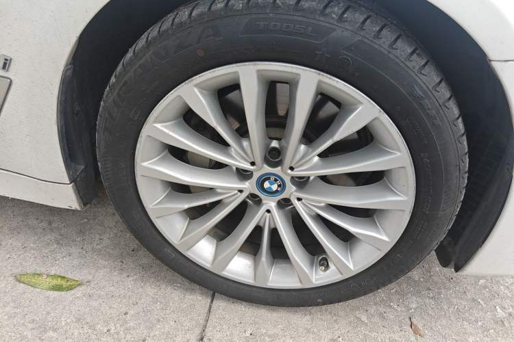 Used BMW 5 Series New Energy 2019 Updated Version 530Le Luxury Package Right Front Wheel Hub