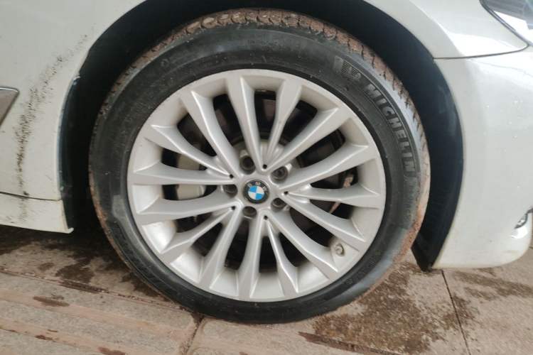 Used BMW 5 Series New Energy 2019 Updated Version 530Le Luxury Package Right Front Wheel Hub