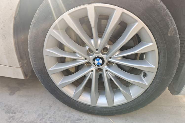 Used BMW 5 Series New Energy 2019 530Le Luxury Package Right Front Wheel Hub