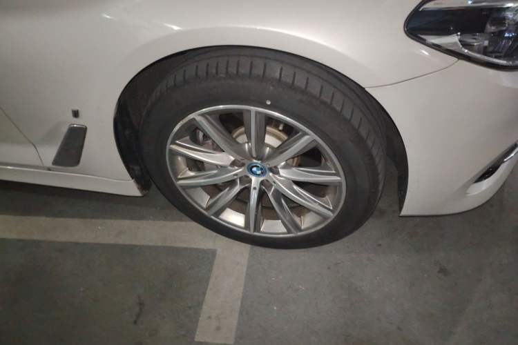 Used BMW 5 Series New Energy 2019 530Le Luxury Package Right Front Wheel Hub