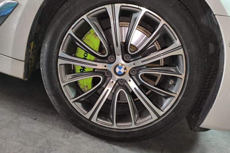 Used BMW 5 Series New Energy 2019 530Le Luxury Package Right Front Wheel Hub