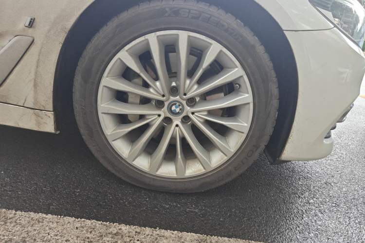Used BMW 5 Series New Energy 2019 Updated 530Le Pioneer Edition Right Front Wheel Hub