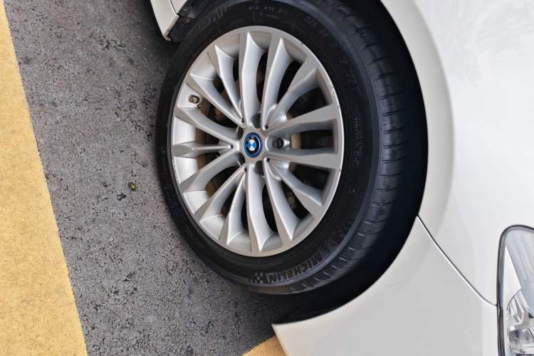 Used BMW 5 Series New Energy 2019 Updated Version 530Le Luxury Package Right Front Wheel Hub