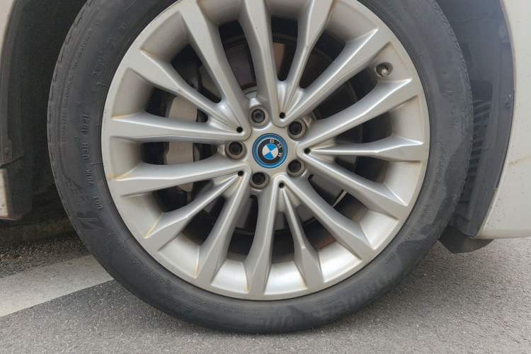 Used BMW 5 Series New Energy 2019 530Le Pioneer Edition Right Front Wheel Hub