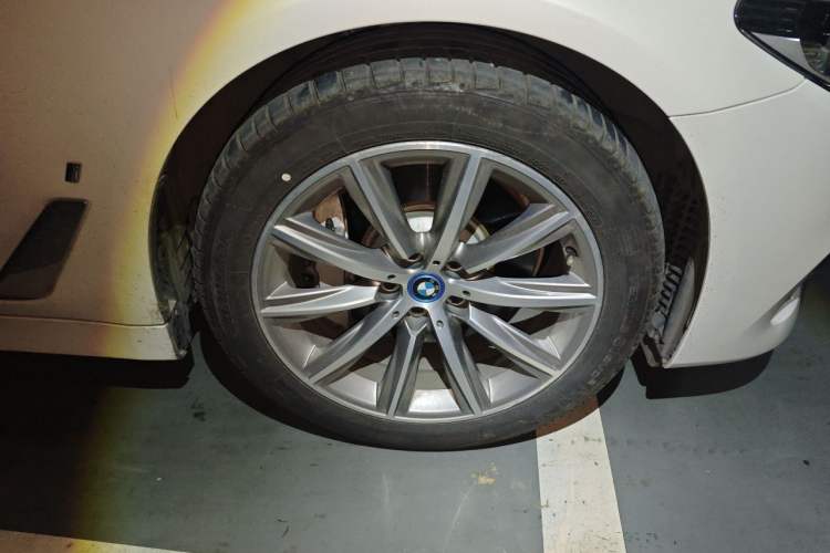 Used BMW 5 Series New Energy 2019 530Le Luxury Package Right Front Wheel Hub