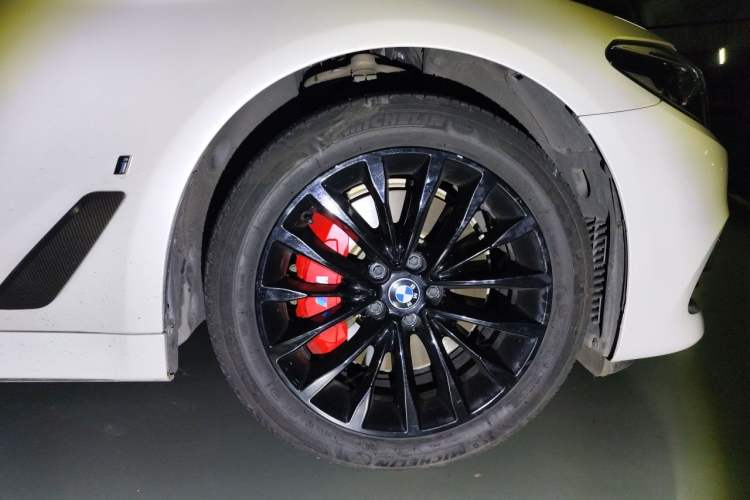 Used BMW 5 Series New Energy 2019 530Le Pioneer Edition Right Front Wheel Hub