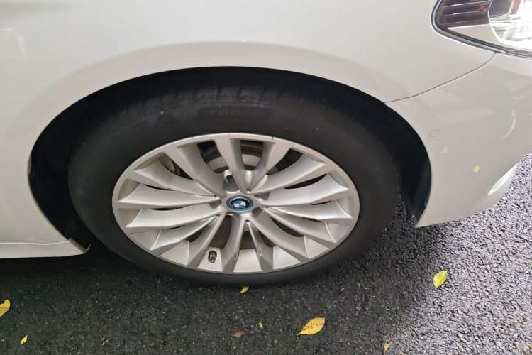 Used BMW 5 Series New Energy 2019 Updated Version 530Le Luxury Package Right Front Wheel Hub