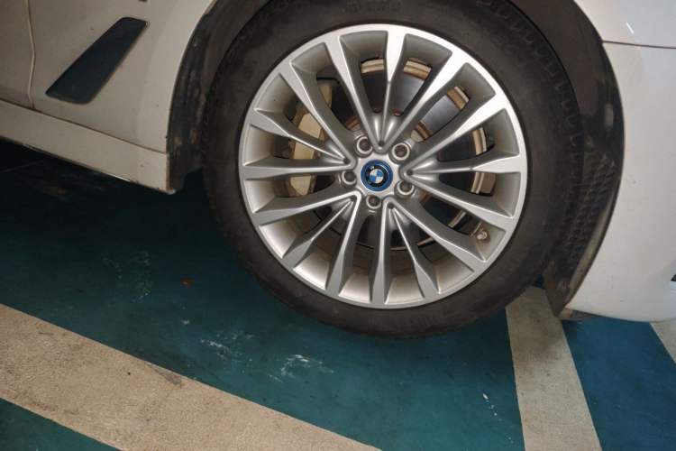 Used BMW 5 Series New Energy 2019 Updated Version 530Le Luxury Package Right Front Wheel Hub