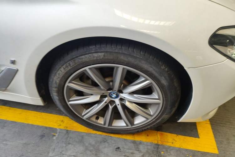 Used BMW 5 Series New Energy 2019 530Le Luxury Package Right Front Wheel Hub