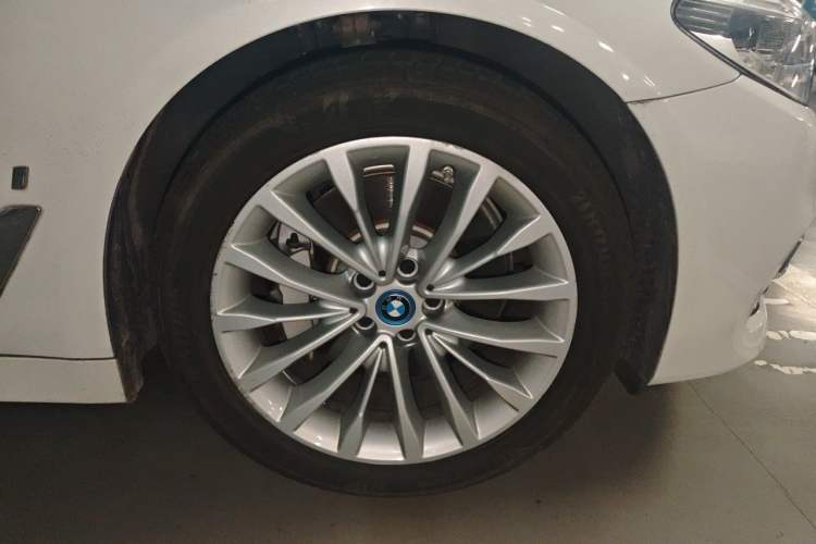 Used BMW 5 Series New Energy 2019 Updated 530Le Pioneer Edition Right Front Wheel Hub