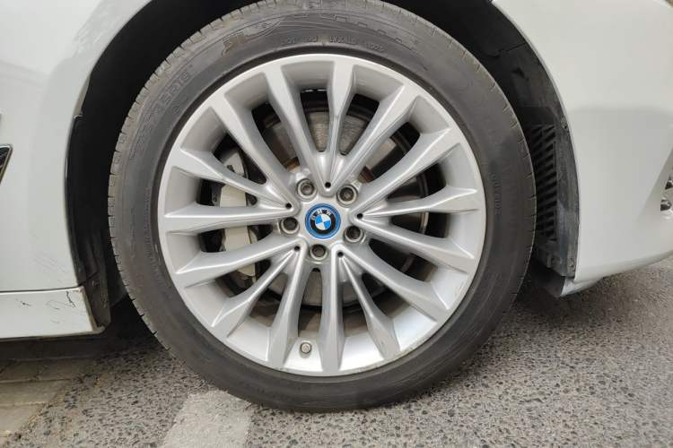 Used BMW 5 Series New Energy 2019 Updated Version 530Le Luxury Package Right Front Wheel Hub
