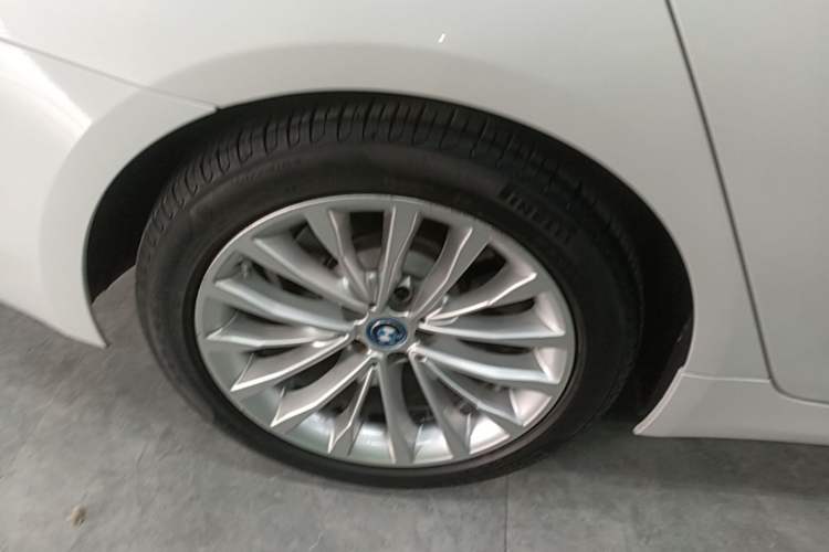 Used BMW 5 Series New Energy 2019 Updated 530Le Pioneer Edition Right Rear Wheel Hub