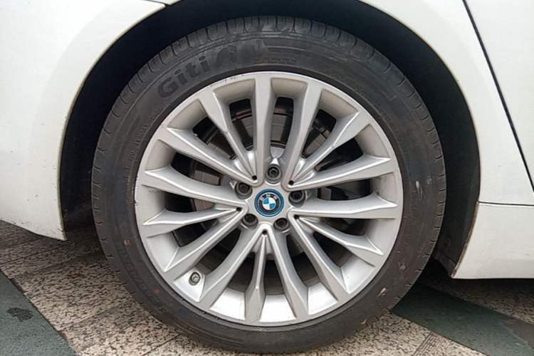 Used BMW 5 Series New Energy 2019 Updated Version 530Le Luxury Package Right Rear Wheel Hub