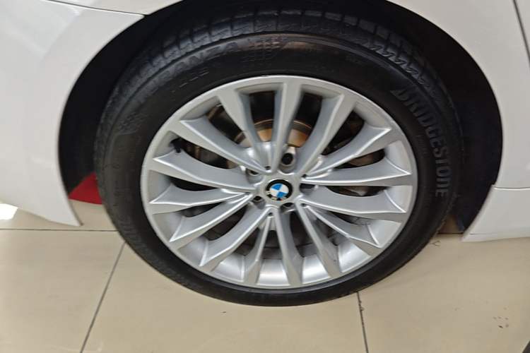 Used BMW 5 Series New Energy 2019 530Le Luxury Package Right Rear Wheel Hub