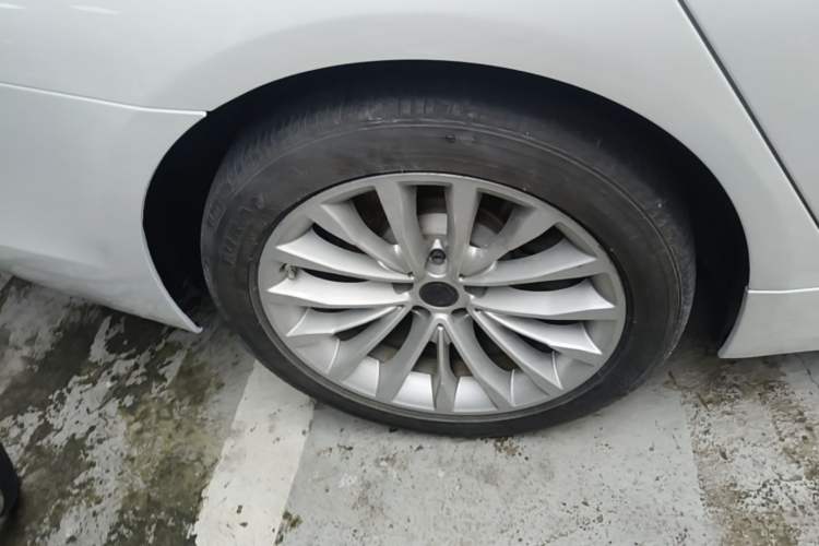 Used BMW 5 Series New Energy 2019 Updated Version 530Le Luxury Package Right Rear Wheel Hub