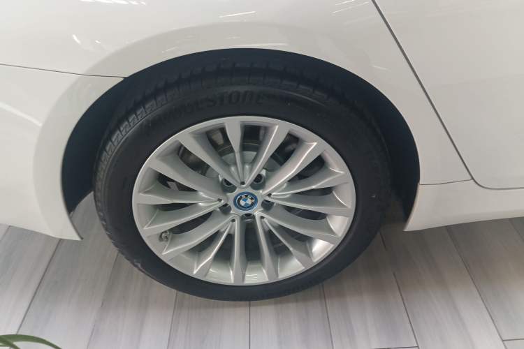 Used BMW 5 Series New Energy 2019 Updated Version 530Le Luxury Package Right Rear Wheel Hub