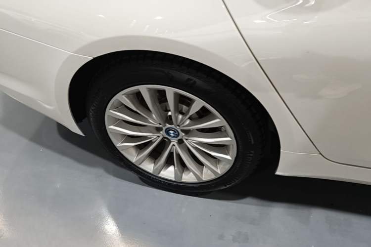Used BMW 5 Series New Energy 2019 Updated Version 530Le Luxury Package Right Rear Wheel Hub