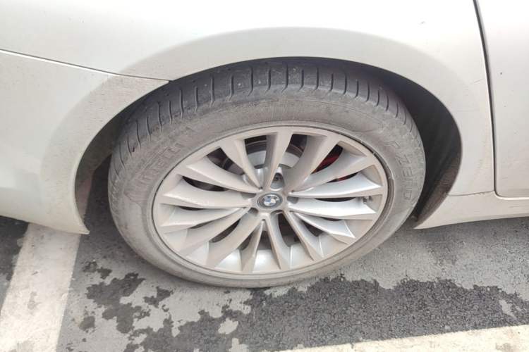 Used BMW 5 Series New Energy 2019 Updated Version 530Le Luxury Package Right Rear Wheel Hub
