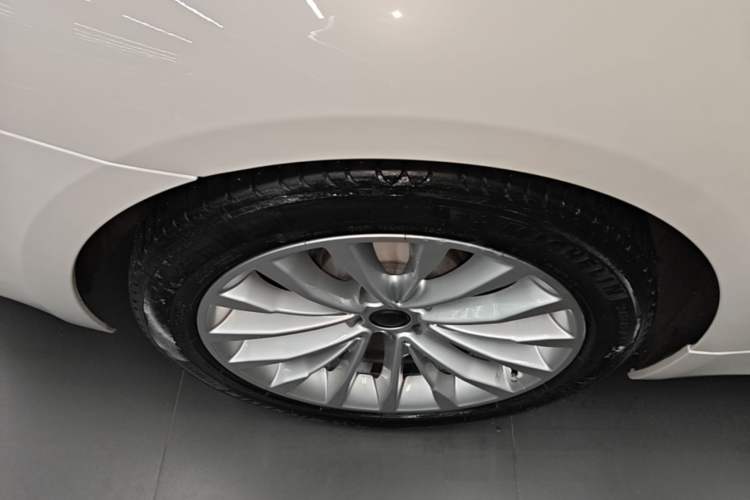 Used BMW 5 Series New Energy 2019 530Le Luxury Package Right Rear Wheel Hub