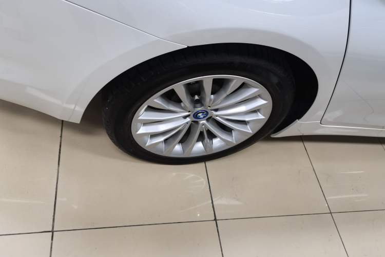 Used BMW 5 Series New Energy 2019 Updated Version 530Le Luxury Package Right Rear Wheel Hub