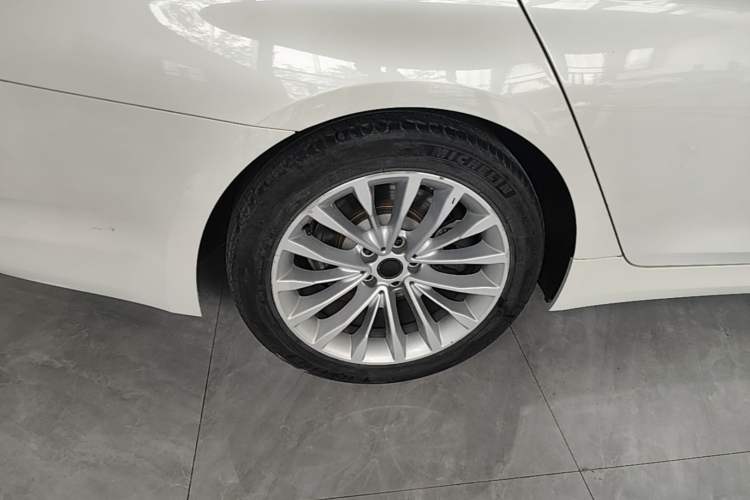 Used BMW 5 Series New Energy 2019 530Le Luxury Package Right Rear Wheel Hub