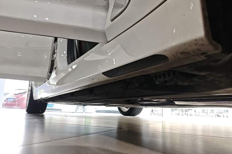 Used BMW 5 Series New Energy 2019 Updated Version 530Le Luxury Package Right Side Sill