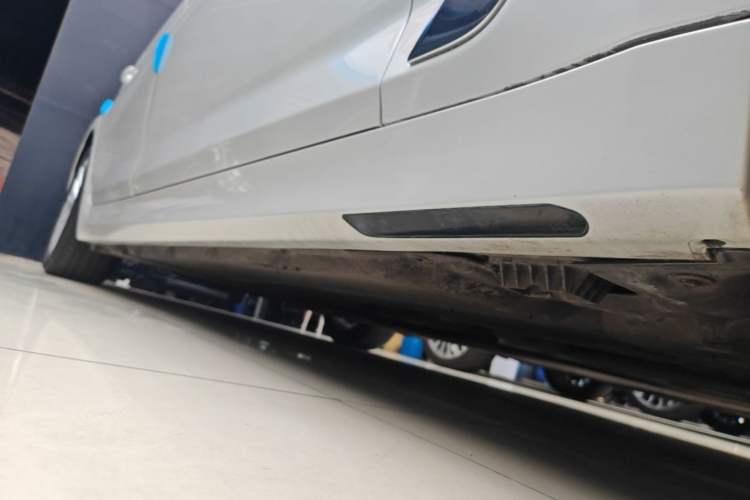 Used BMW 5 Series New Energy 2019 Updated Version 530Le Luxury Package Right Side Sill