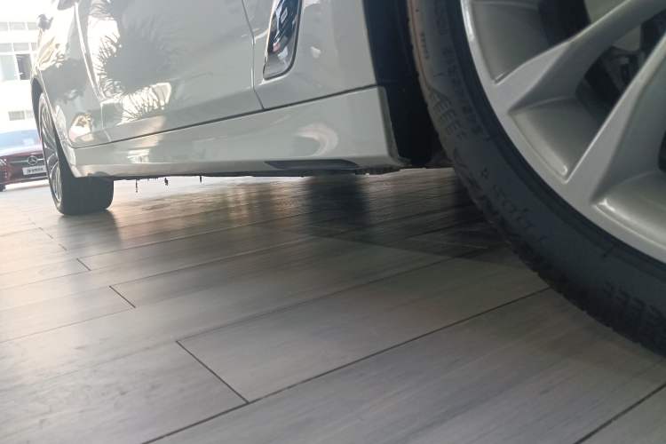 Used BMW 5 Series New Energy 2019 Updated Version 530Le Luxury Package Right Side Sill
