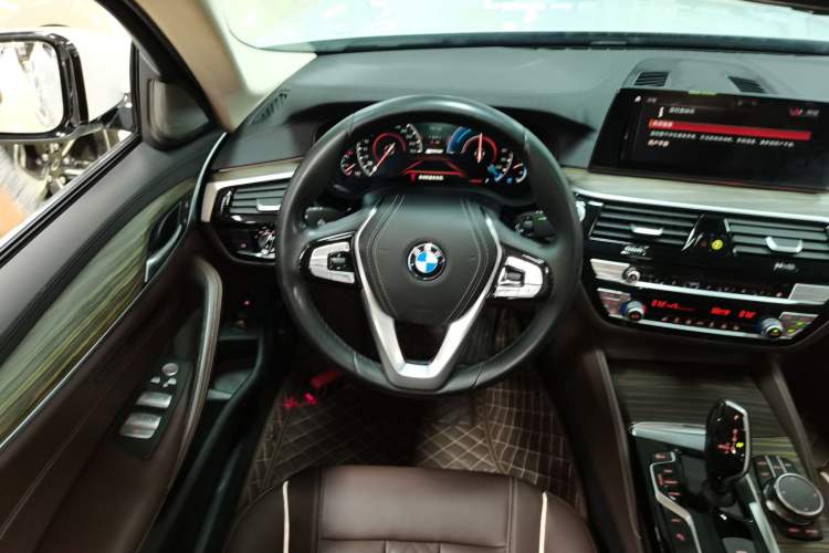 Used BMW 5 Series New Energy 2019 Updated Version 530Le Luxury Package Steering Wheel
