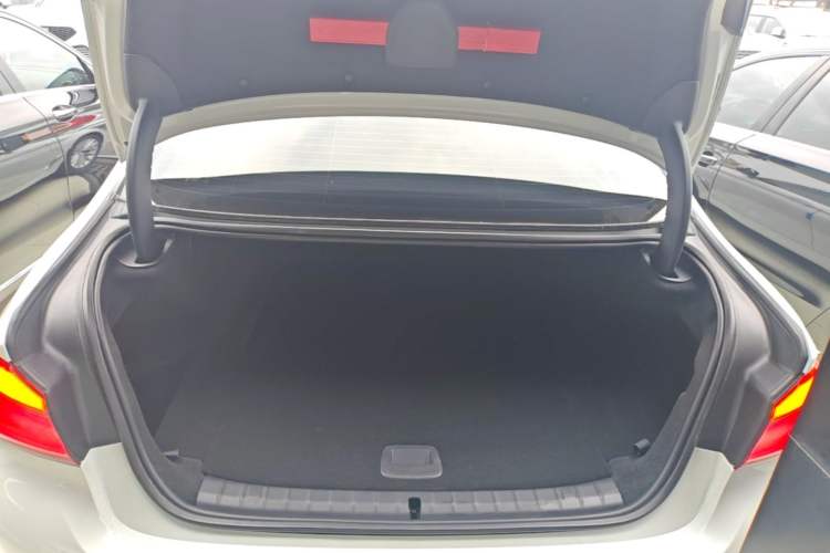 Used BMW 5 Series New Energy 2019 Updated Version 530Le Luxury Package Trunk