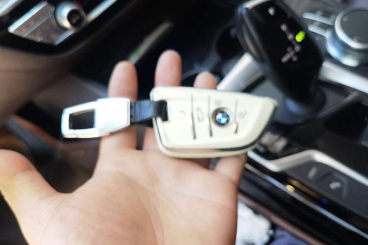 Used BMW 5 Series New Energy 2019 530Le Luxury Package Vehicle Key