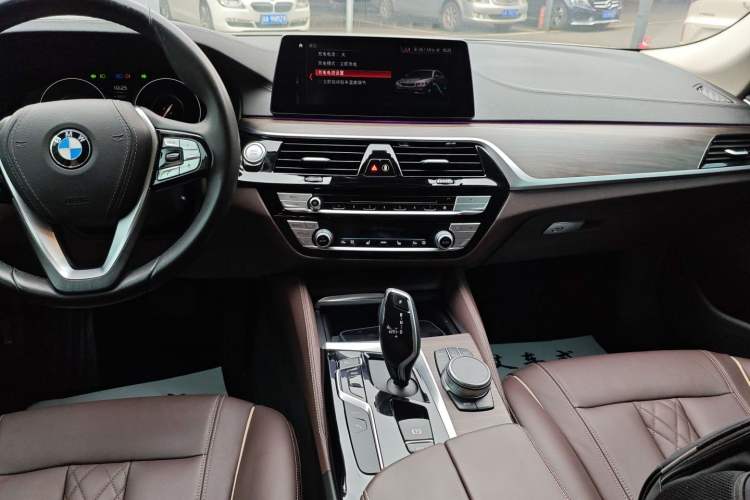 Used BMW 5 Series New Energy 2019 530Le Luxury Package Audio And AC Panel