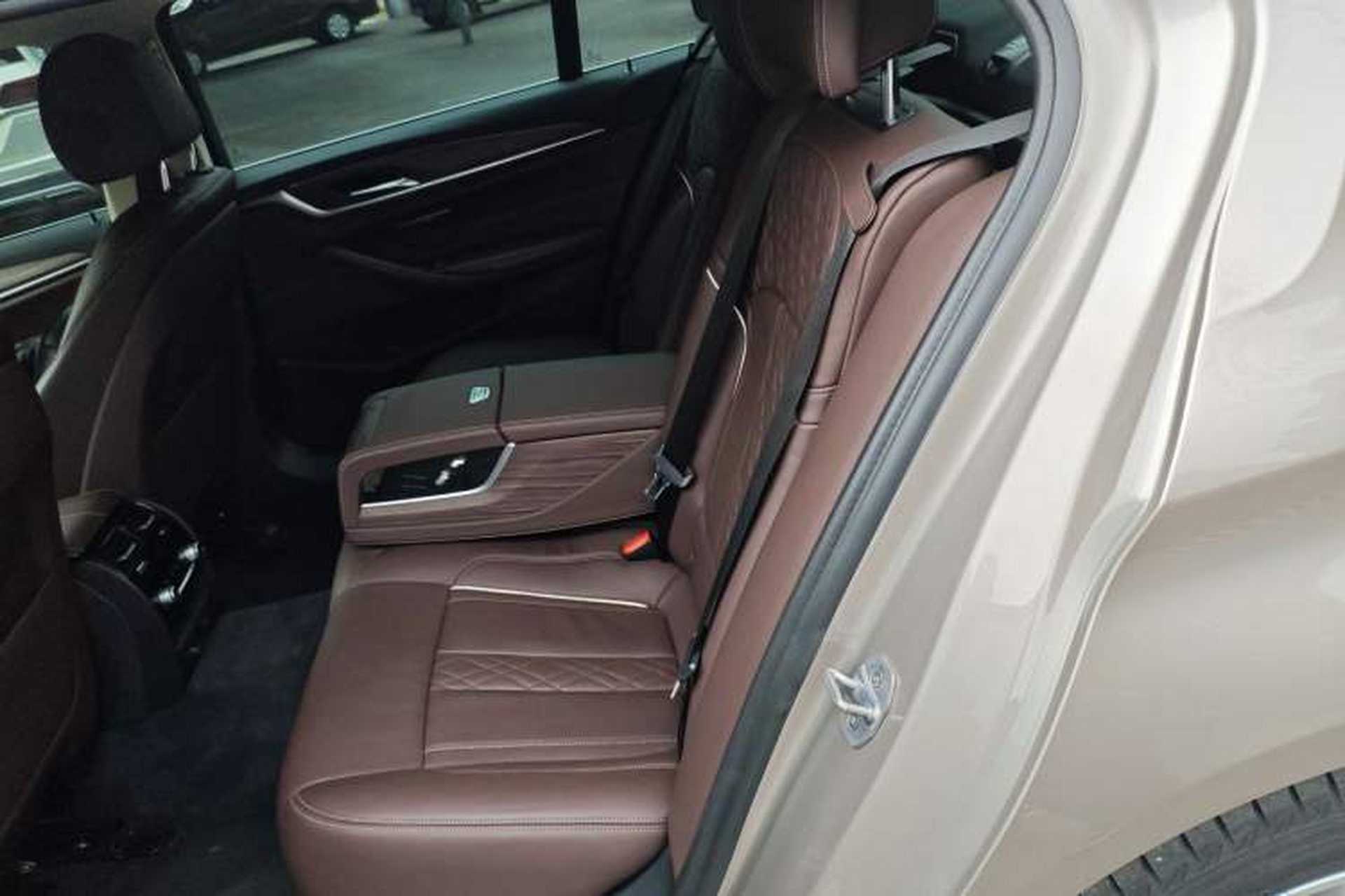 Used BMW 5 Series New Energy 2019 530Le Luxury Package Left Rear Seat