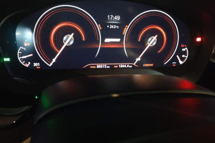 Used BMW 5 Series New Energy 2019 Updated Version 530Le Luxury Package Odometer Close Up