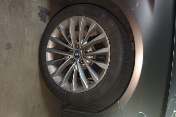 Used BMW 5 Series New Energy 2019 Updated Version 530Le Luxury Package Right Front Wheel Hub