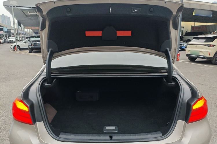 Used BMW 5 Series New Energy 2019 530Le Luxury Package Trunk