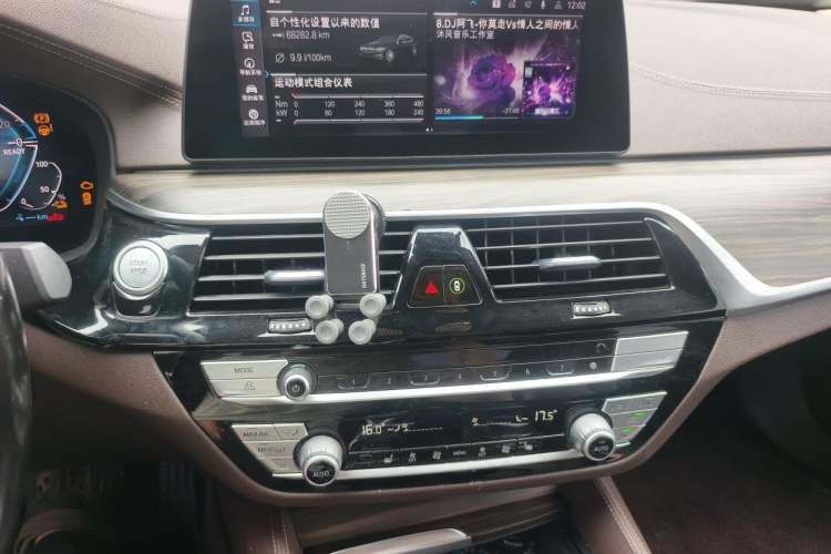 Used BMW 5 Series New Energy 2020 Mileage Upgrade Version 530Le Luxury Package Audio And AC Panel